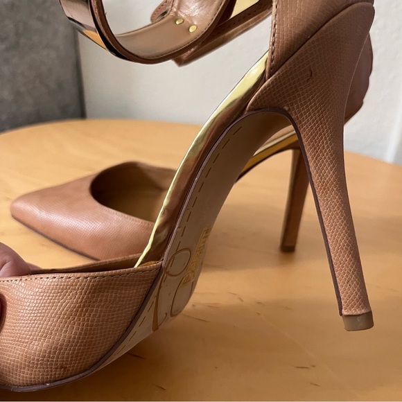 Fergie Pointy Toe 4.5” Heel Gold Ankle Strap Size 10 - Picture 12 of 12